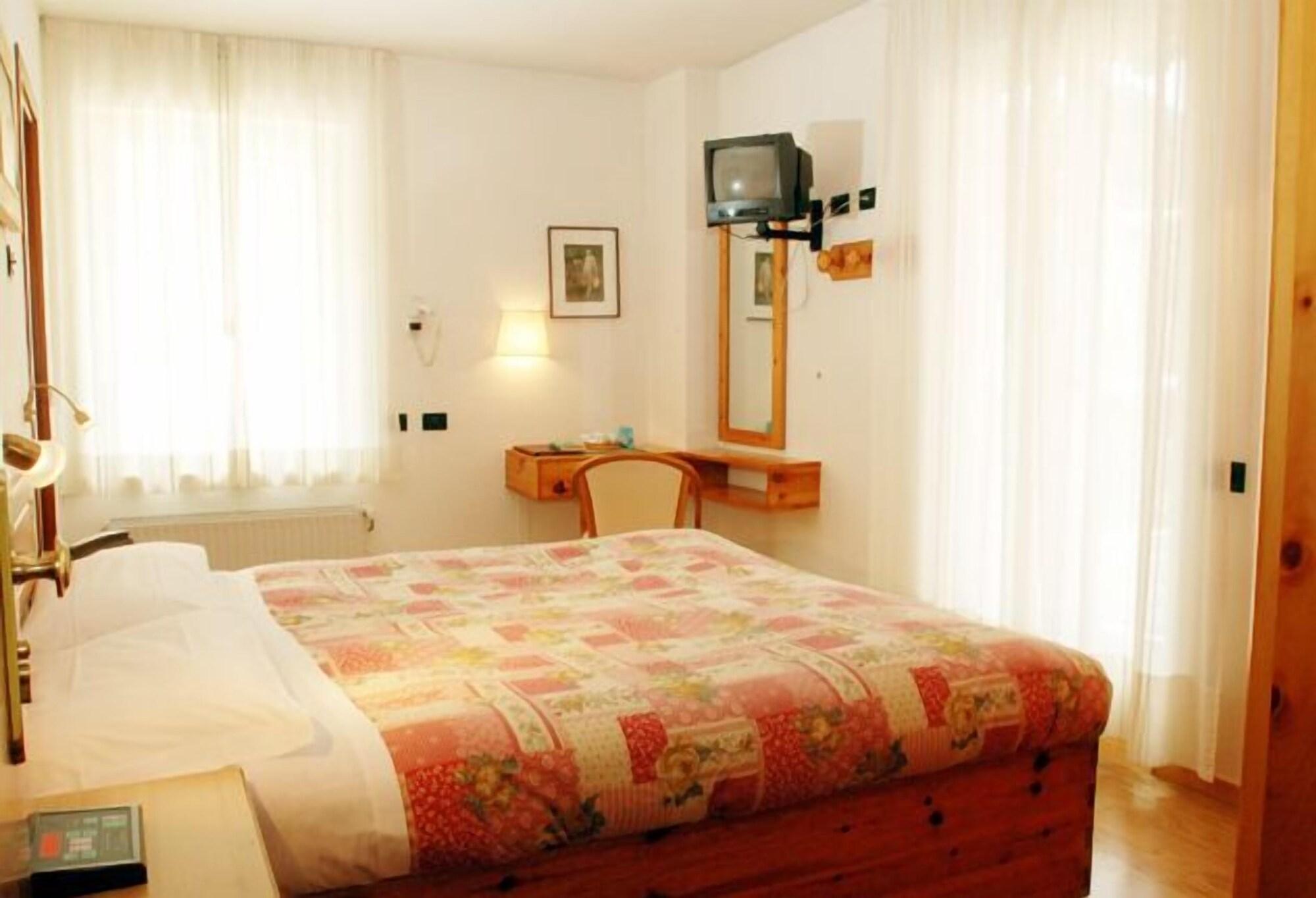 Laurino Hotel โมเอนา ภายนอก รูปภาพ